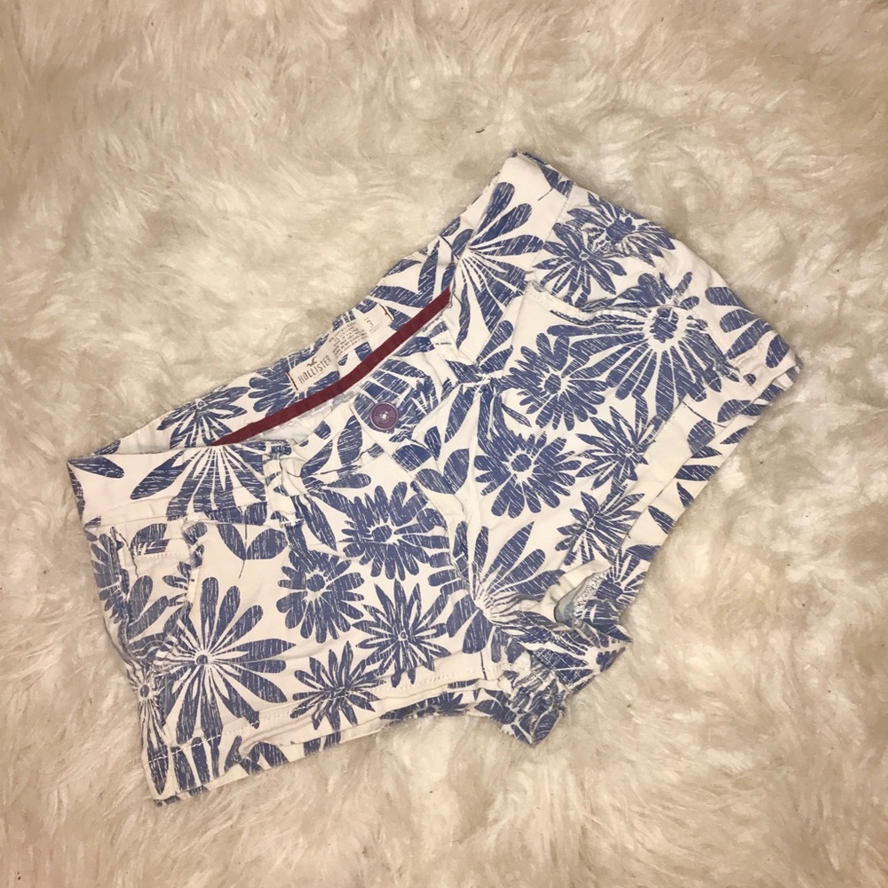 BLUE AND WHITE SHORT SHORTS